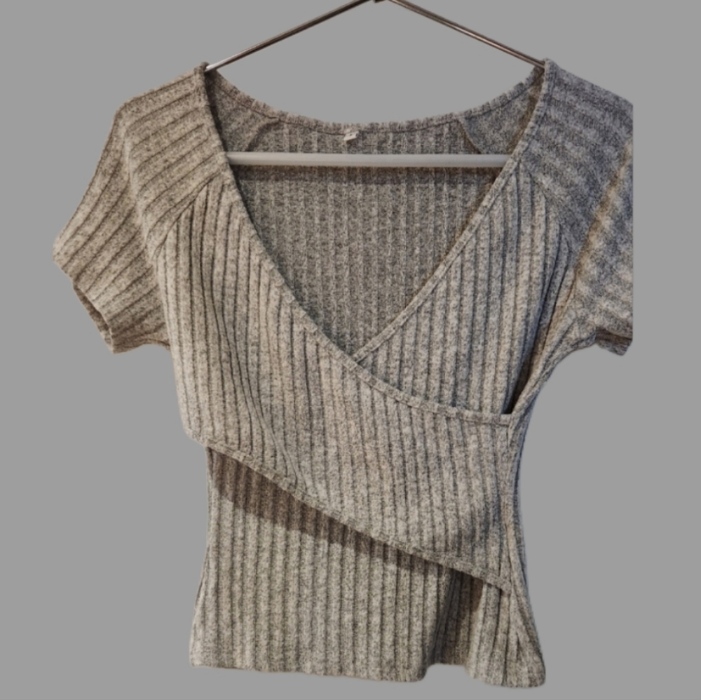 Gray Ribbed Knit Wrap Top Stretchy Euc